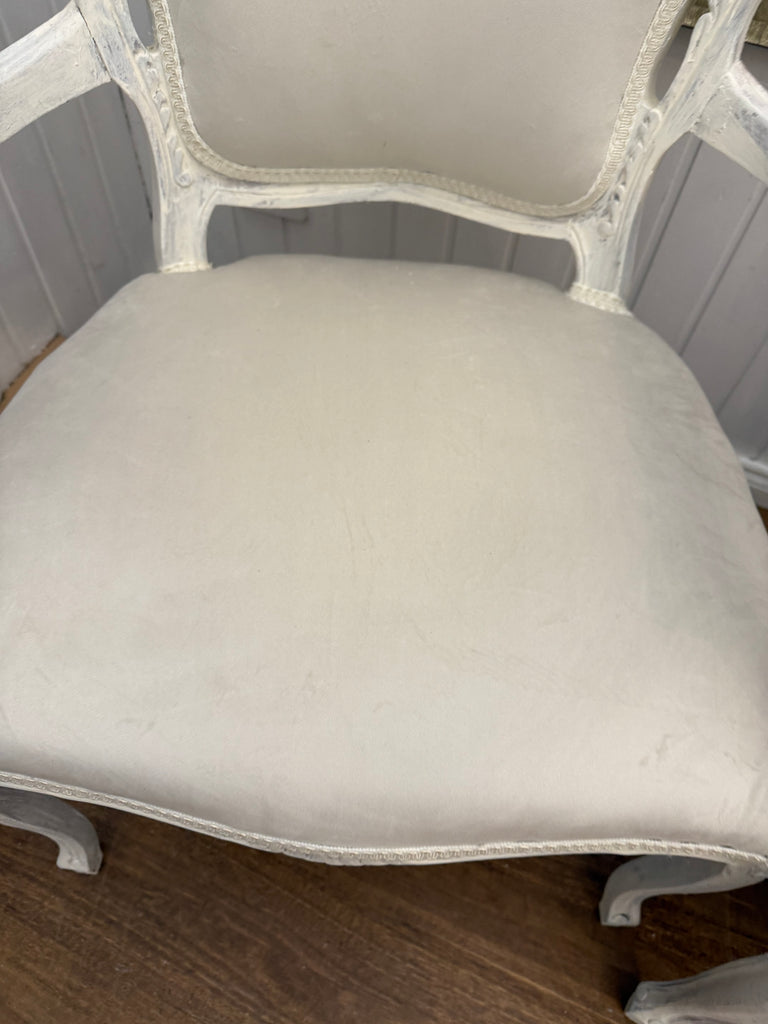 2 x Vintage Queen Anne French Provincial Style Armchairs