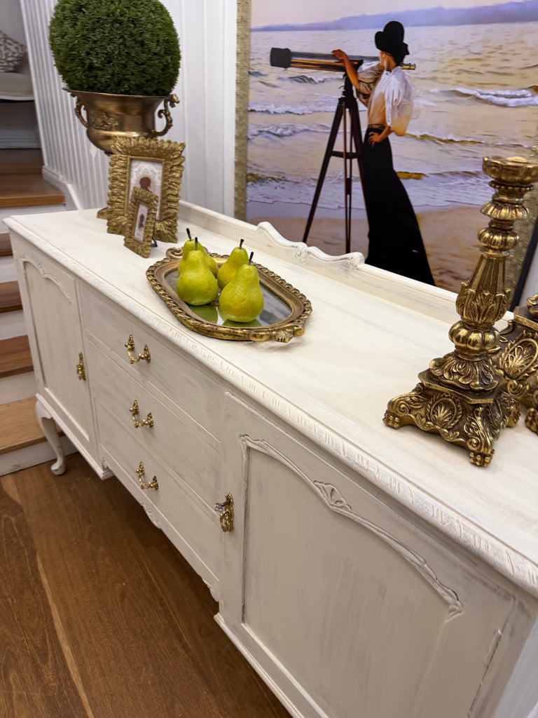 Vintage Queen Anne French Provincial Style Sideboard/Buffet