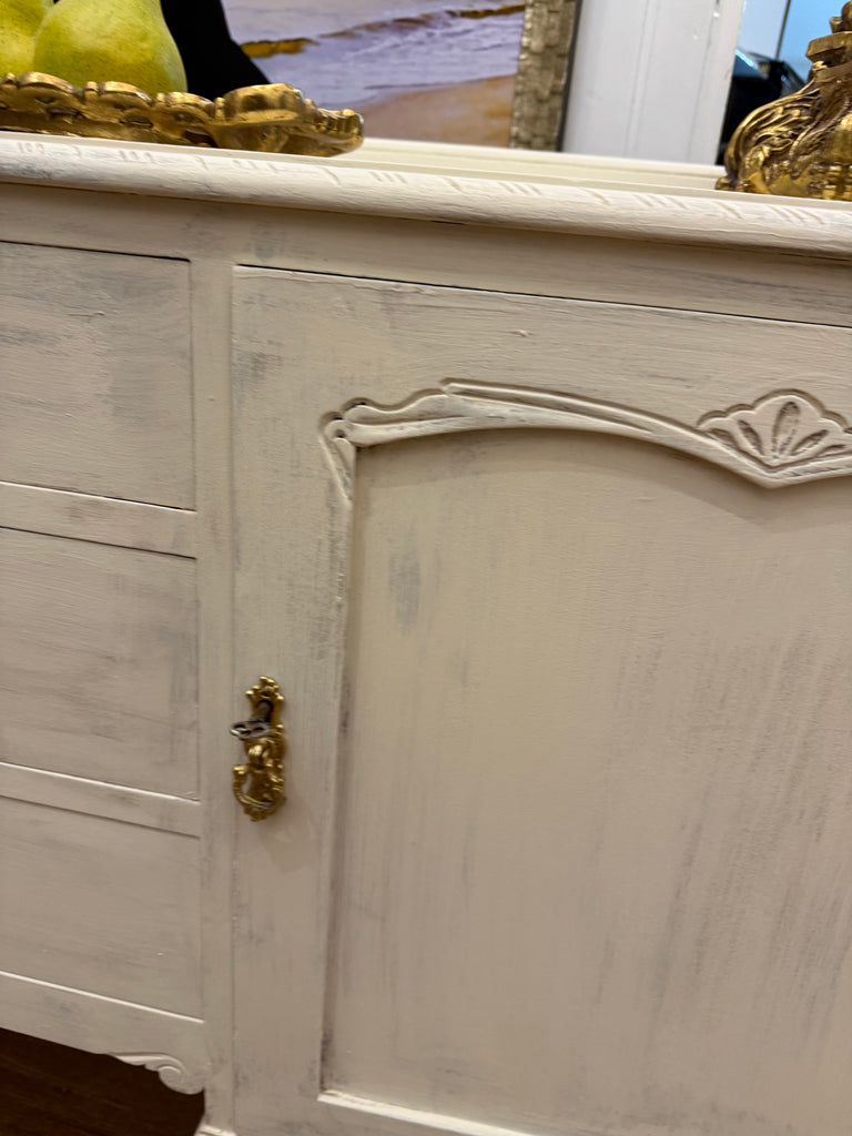 Vintage Queen Anne French Provincial Style Sideboard/Buffet