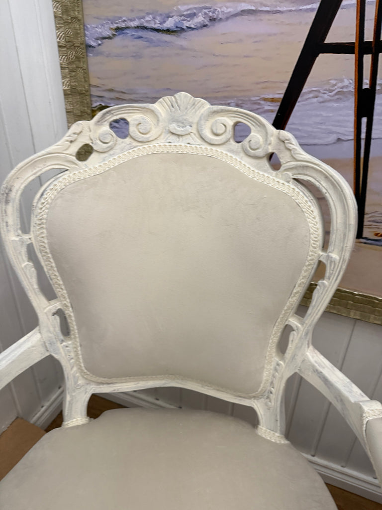 2 x Vintage Queen Anne French Provincial Style Armchairs