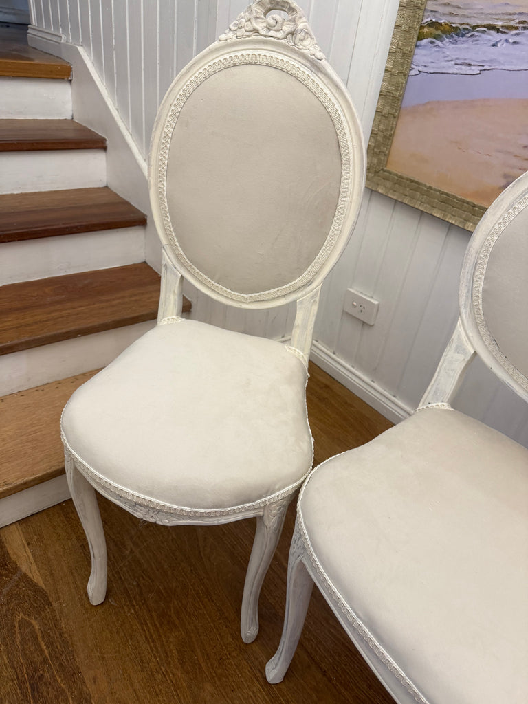 Vintage Queen Anne French Provincial Style Formal Sitting Suite