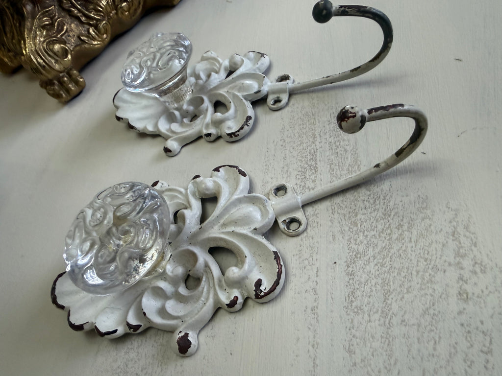 2 x Vintage Look Hooks