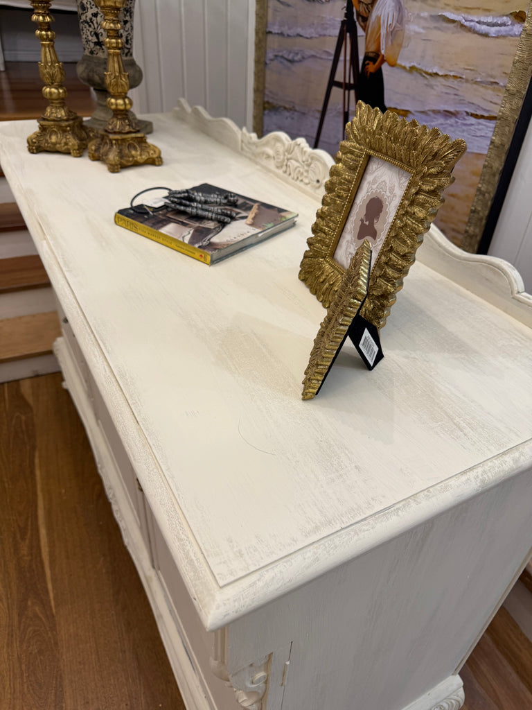 Vintage Queen Anne French Provincial Style Sideboard/Buffet