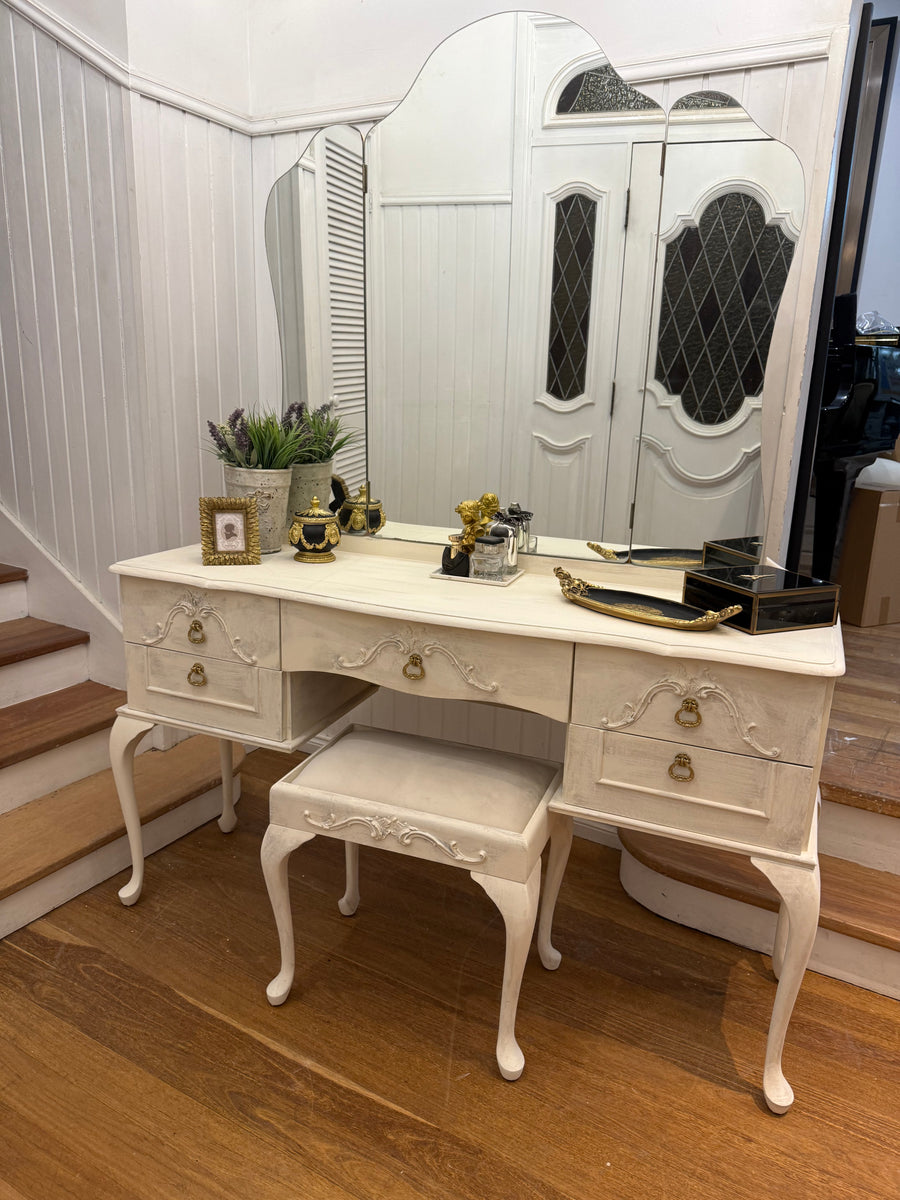 Vintage Queen Anne French Provincial Style Dressing Table and Stool