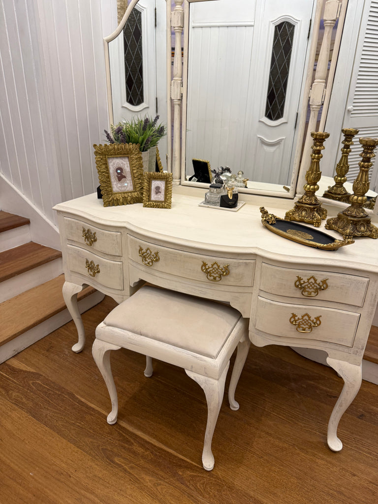 Vintage Queen Anne French Provincial Style Dressing Table and Stool
