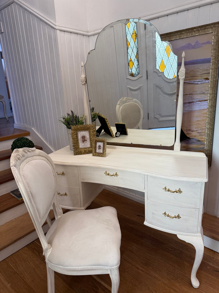 Vintage Queen Anne French Provincial Style Dressing Table and Chair