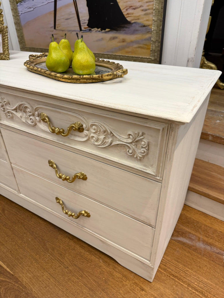 Vintage French Provincial Style Dresser/Drawers