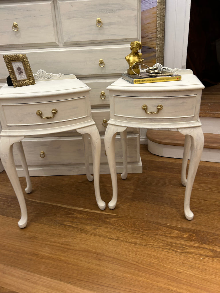 2 x Vintage Queen Anne Bedside Tables