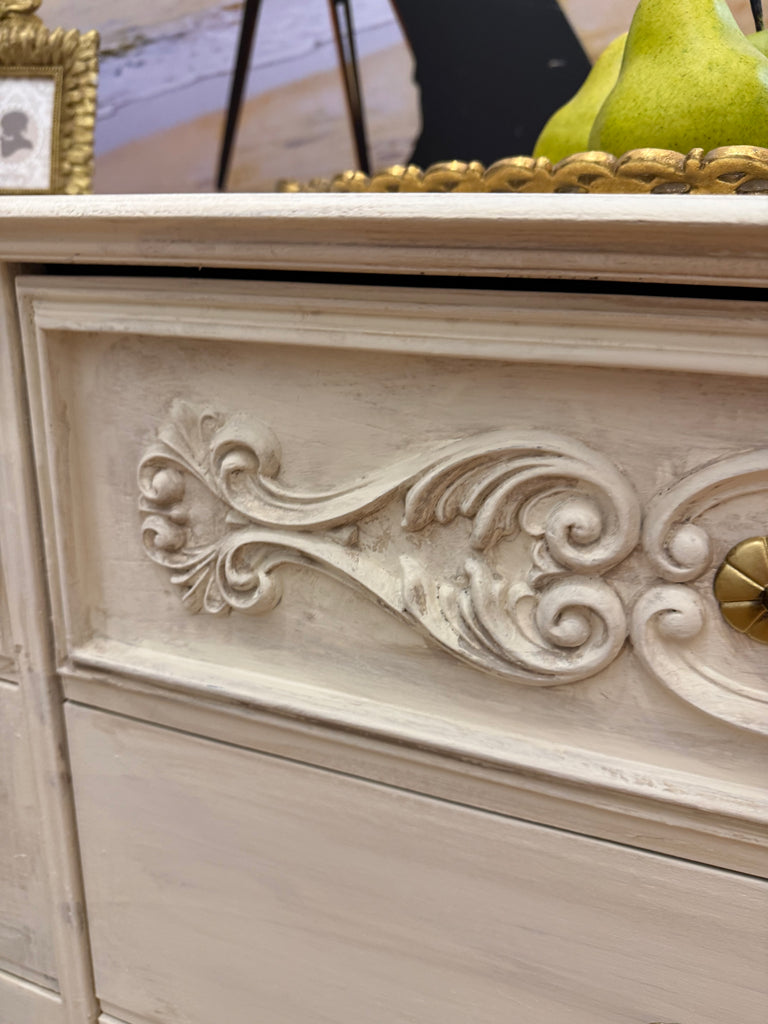 Vintage French Provincial Style Dresser/Drawers
