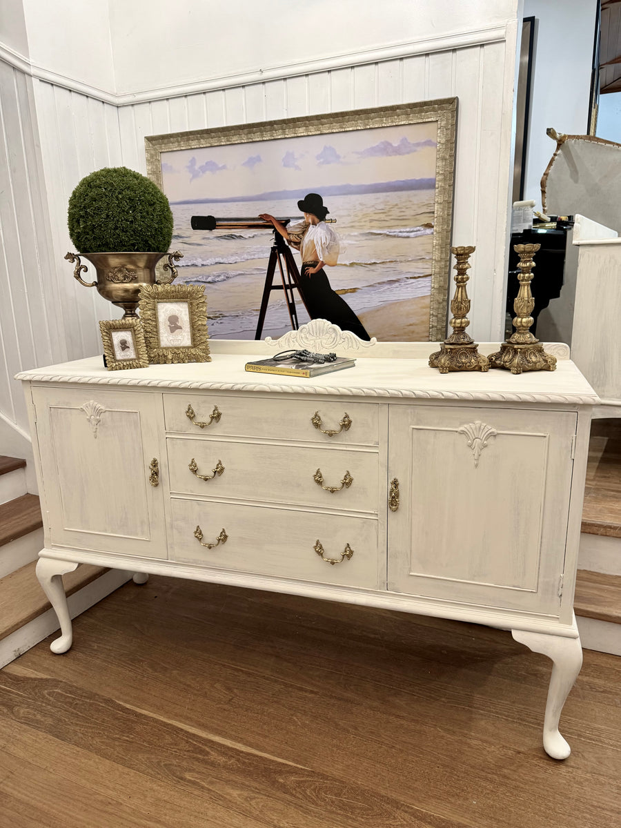 Vintage Queen Anne French Provincial Style Sideboard/ Buffet