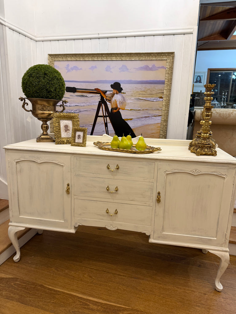Vintage Queen Anne French Provincial Style Sideboard/Buffet