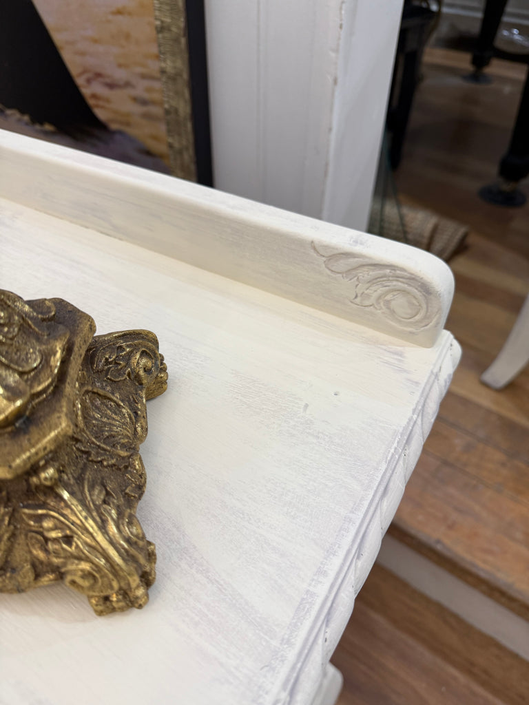 Vintage Queen Anne French Provincial Style Sideboard/ Buffet