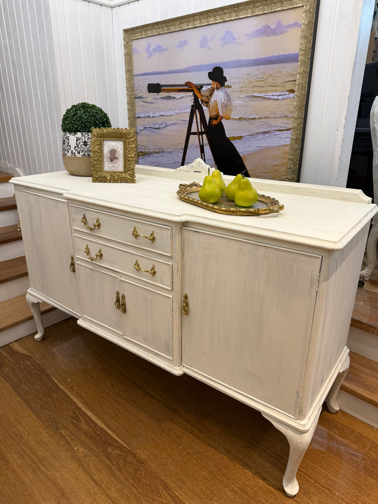 Vintage Queen Anne French Provincial Style Sideboard/ Buffet