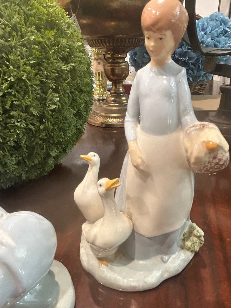 Vintage ceramic ducks and Maiden set