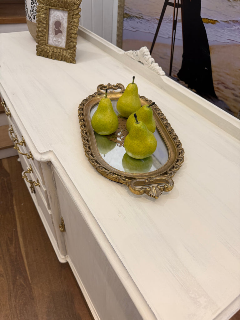 Vintage Queen Anne French Provincial Style Sideboard/ Buffet