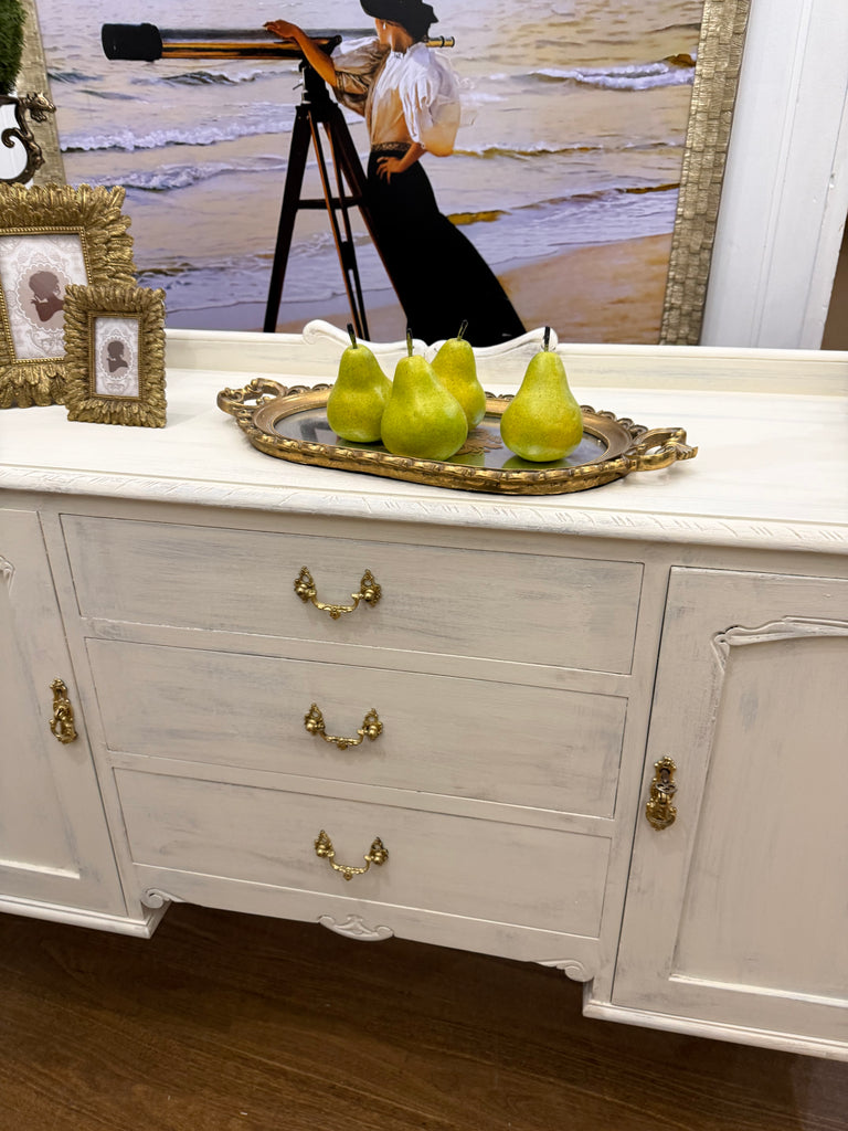 Vintage Queen Anne French Provincial Style Sideboard/Buffet