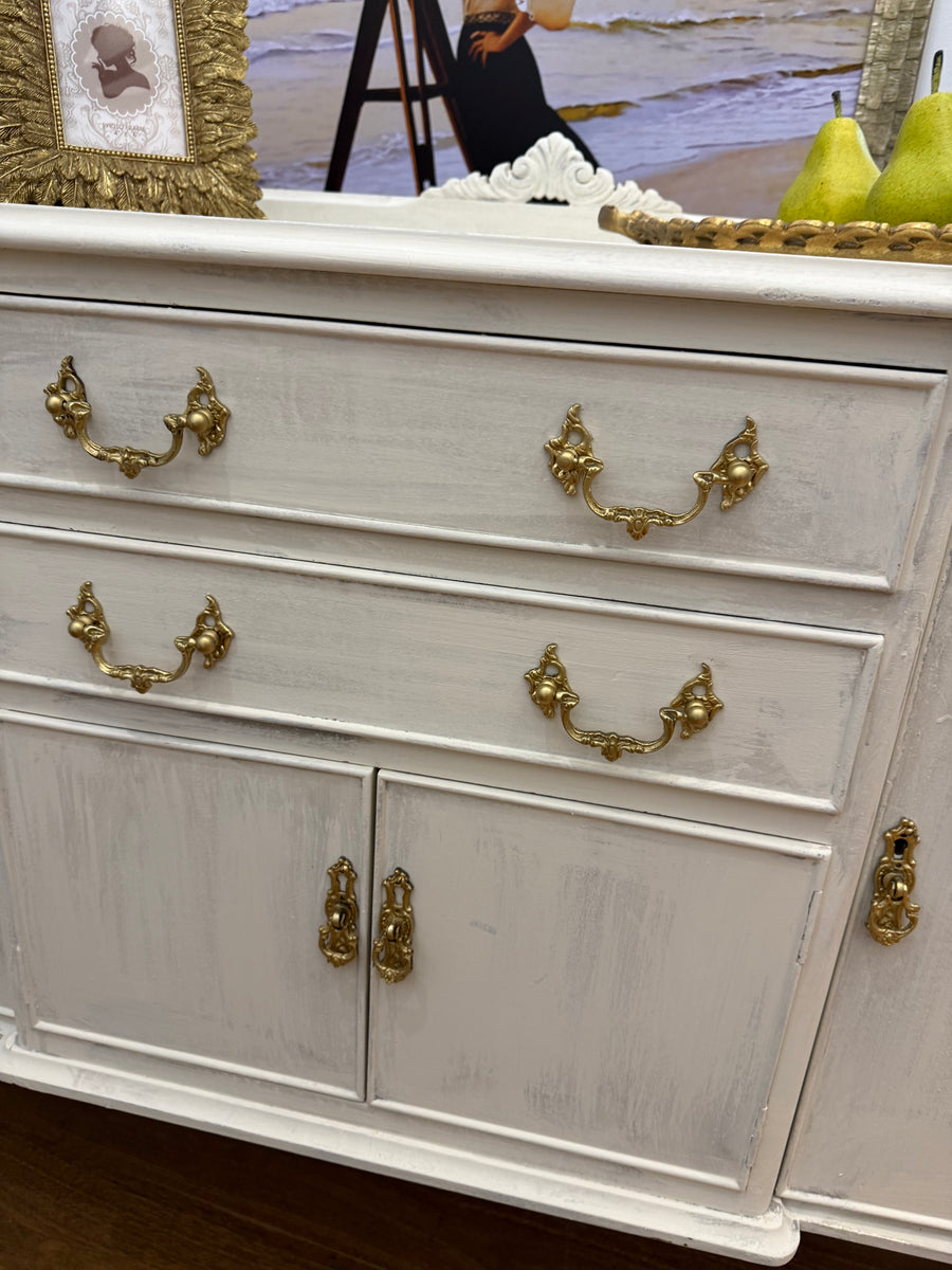 Vintage Queen Anne French Provincial Style Sideboard/ Buffet