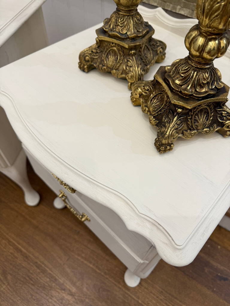 2 x Vintage Queen Anne French Provincial Style Bedside Tables
