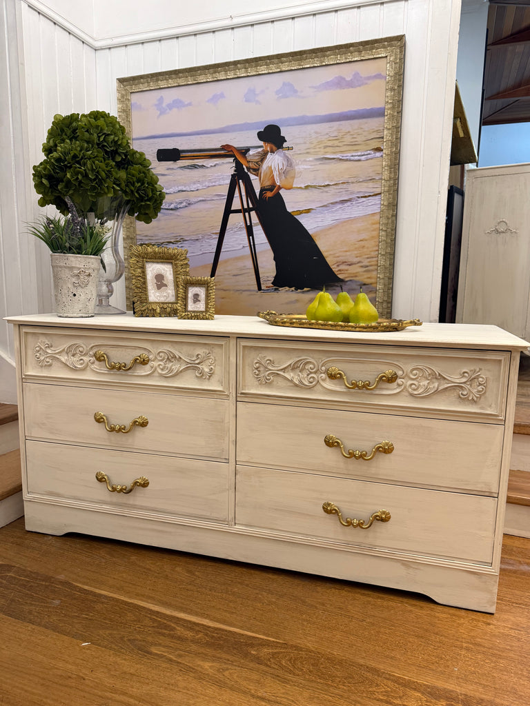 Vintage French Provincial Style Dresser/Drawers
