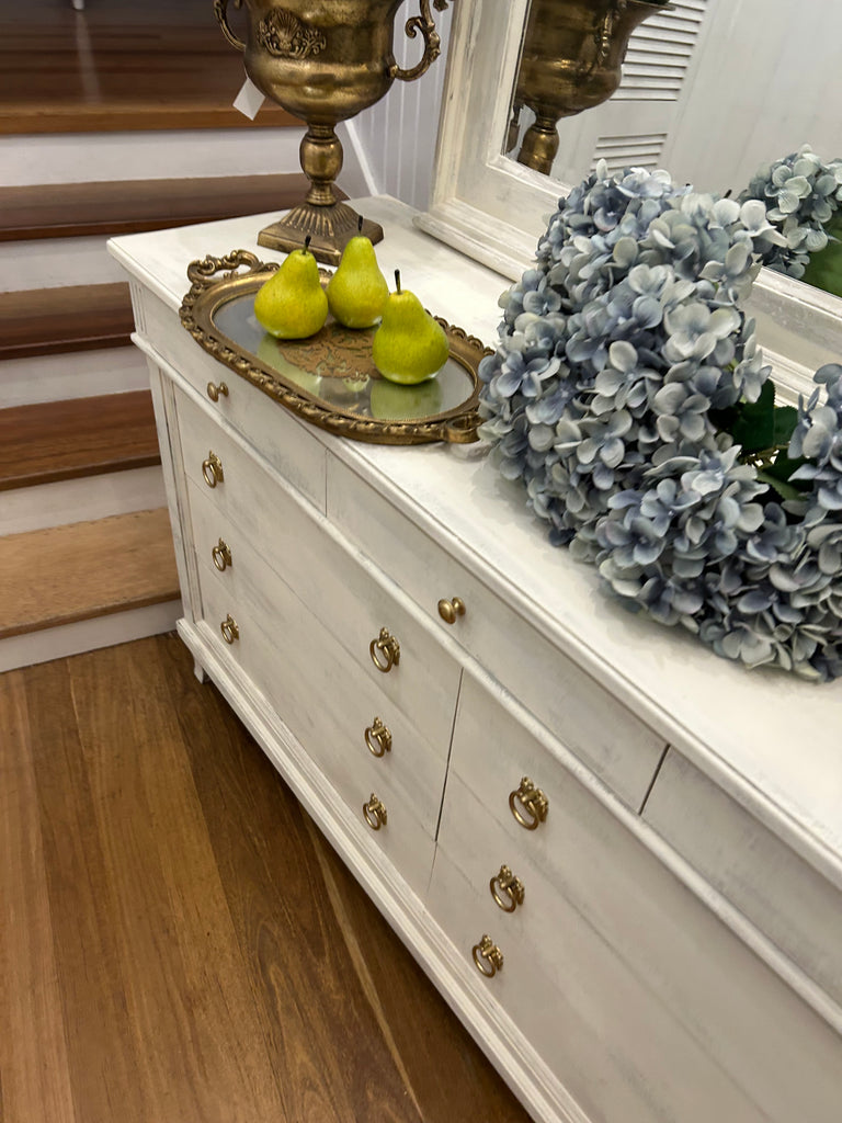 Buffet and Mirror