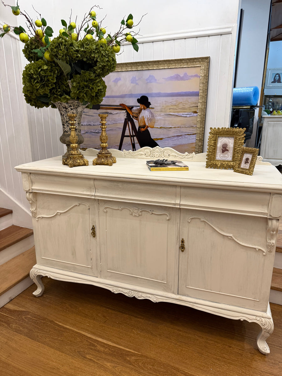 Vintage Queen Anne French Provincial Style Sideboard/Buffet