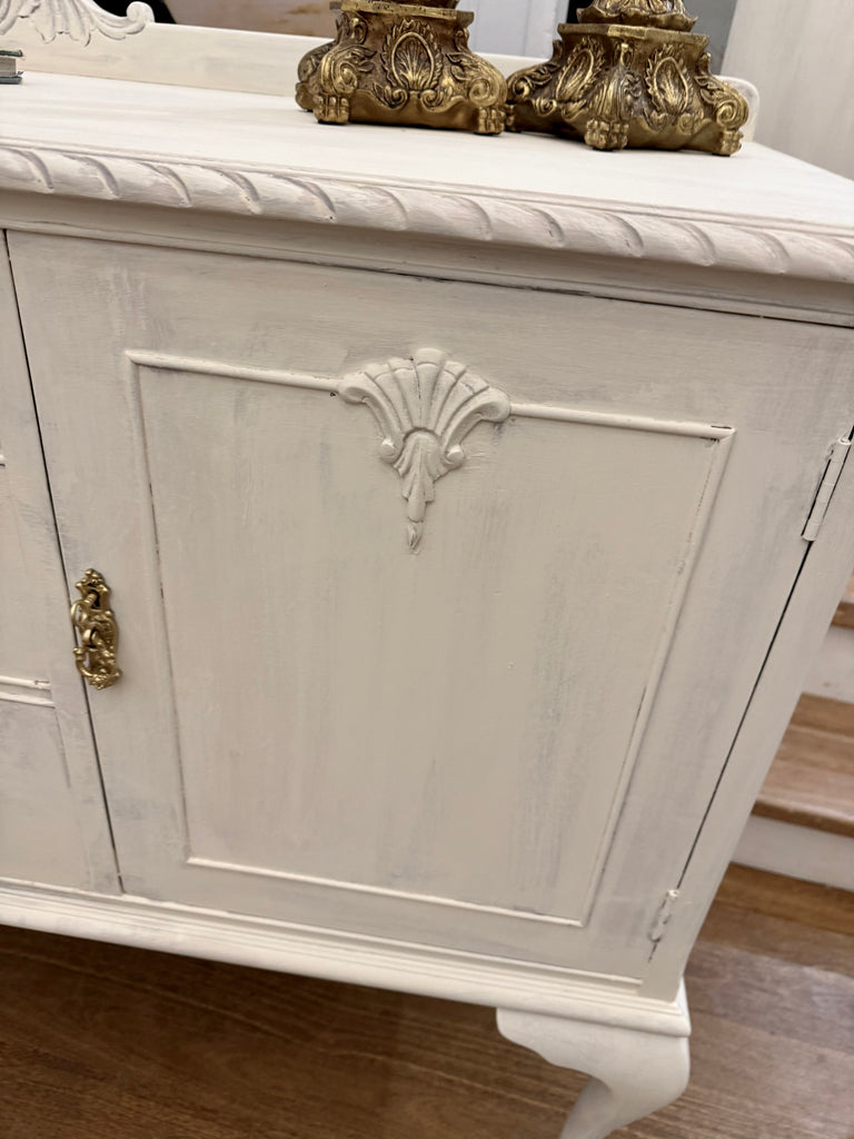 Vintage Queen Anne French Provincial Style Sideboard/ Buffet