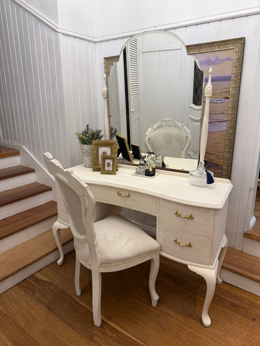 Vintage Queen Anne French Provincial Style Dressing Table and Chair