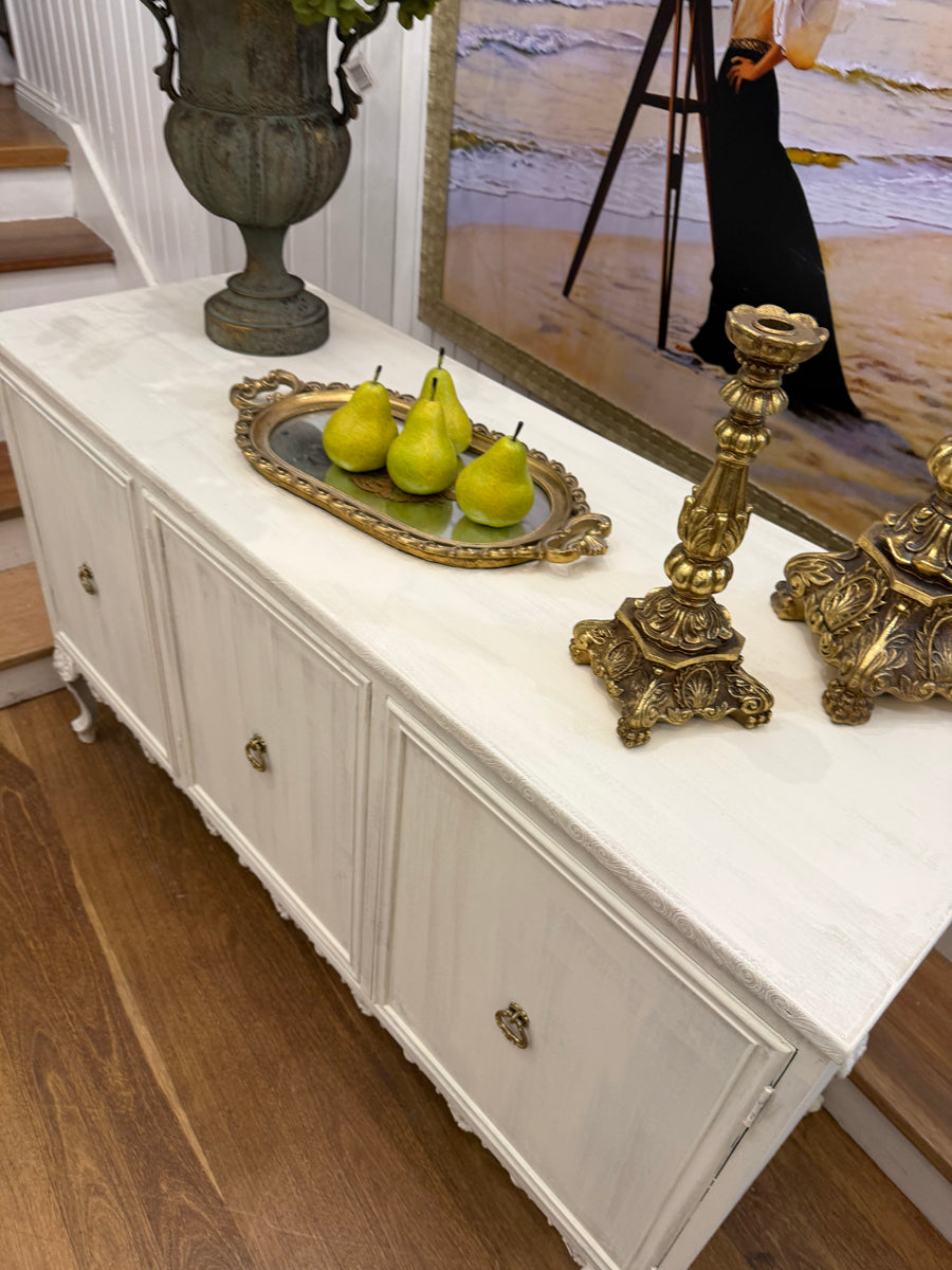 Vintage French Provincial Style Sideboard/ Buffet