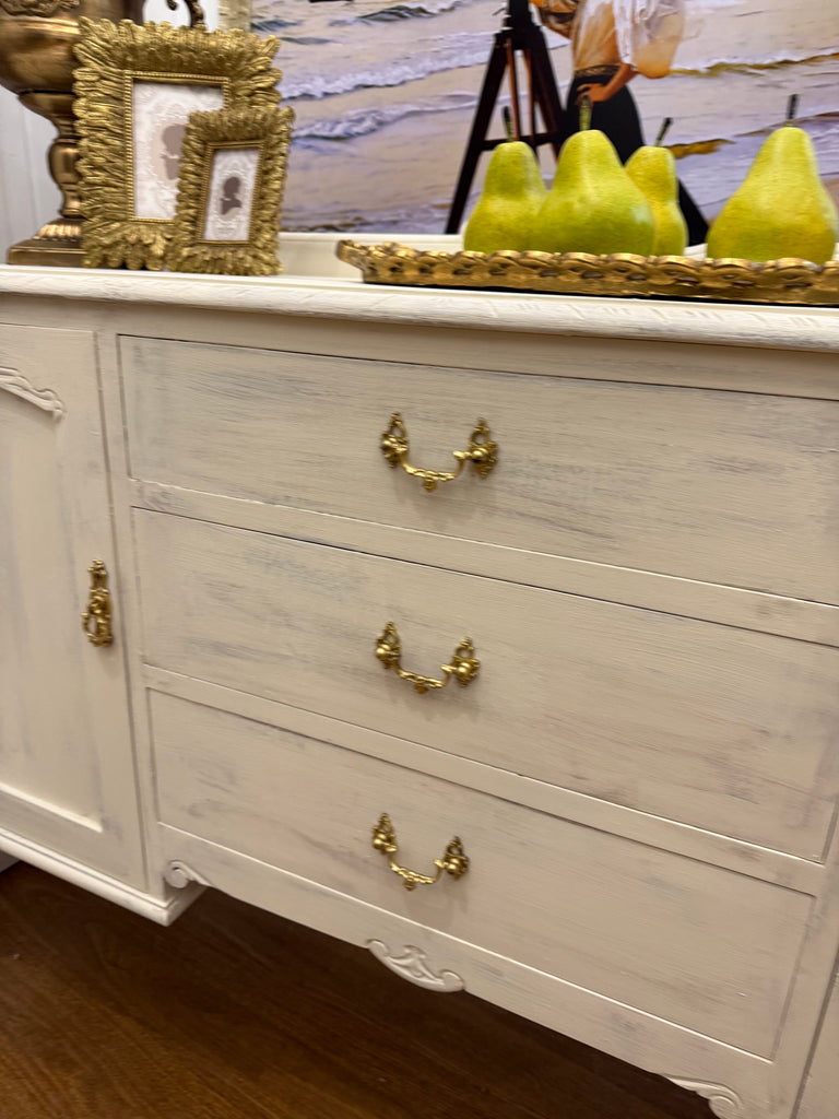 Vintage Queen Anne French Provincial Style Sideboard/Buffet