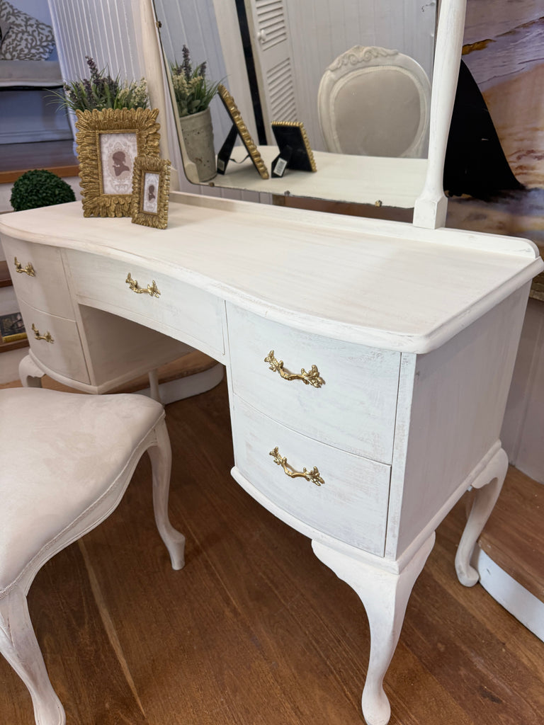 Vintage Queen Anne French Provincial Style Dressing Table and Chair
