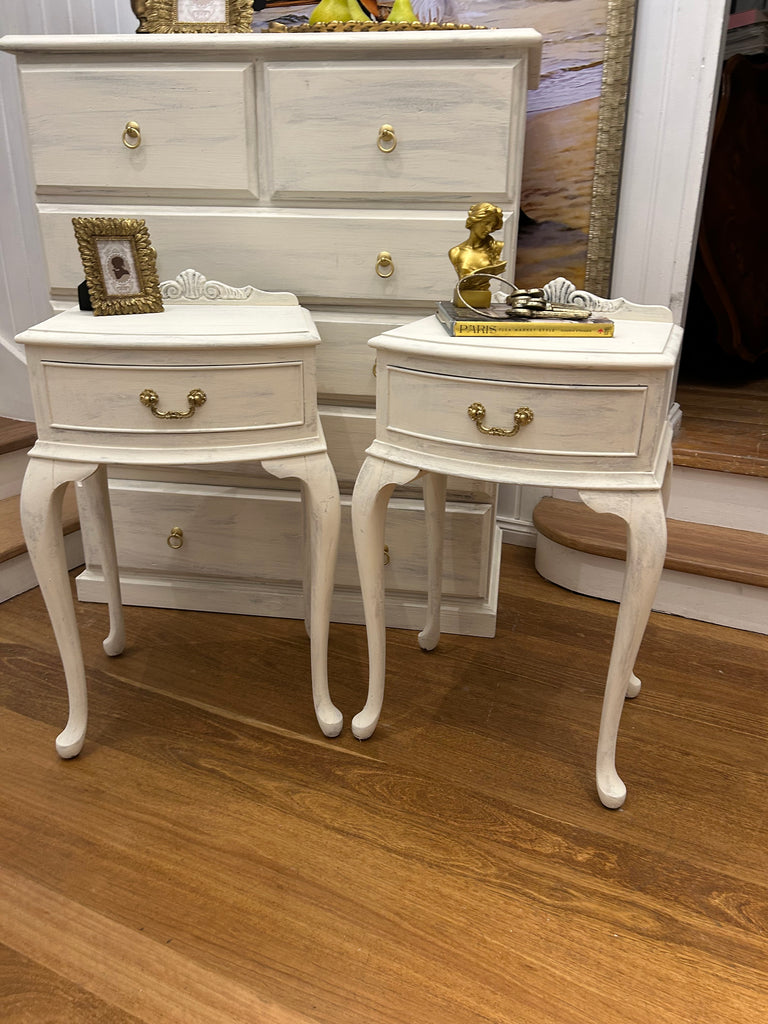 2 x Vintage Queen Anne Bedside Tables