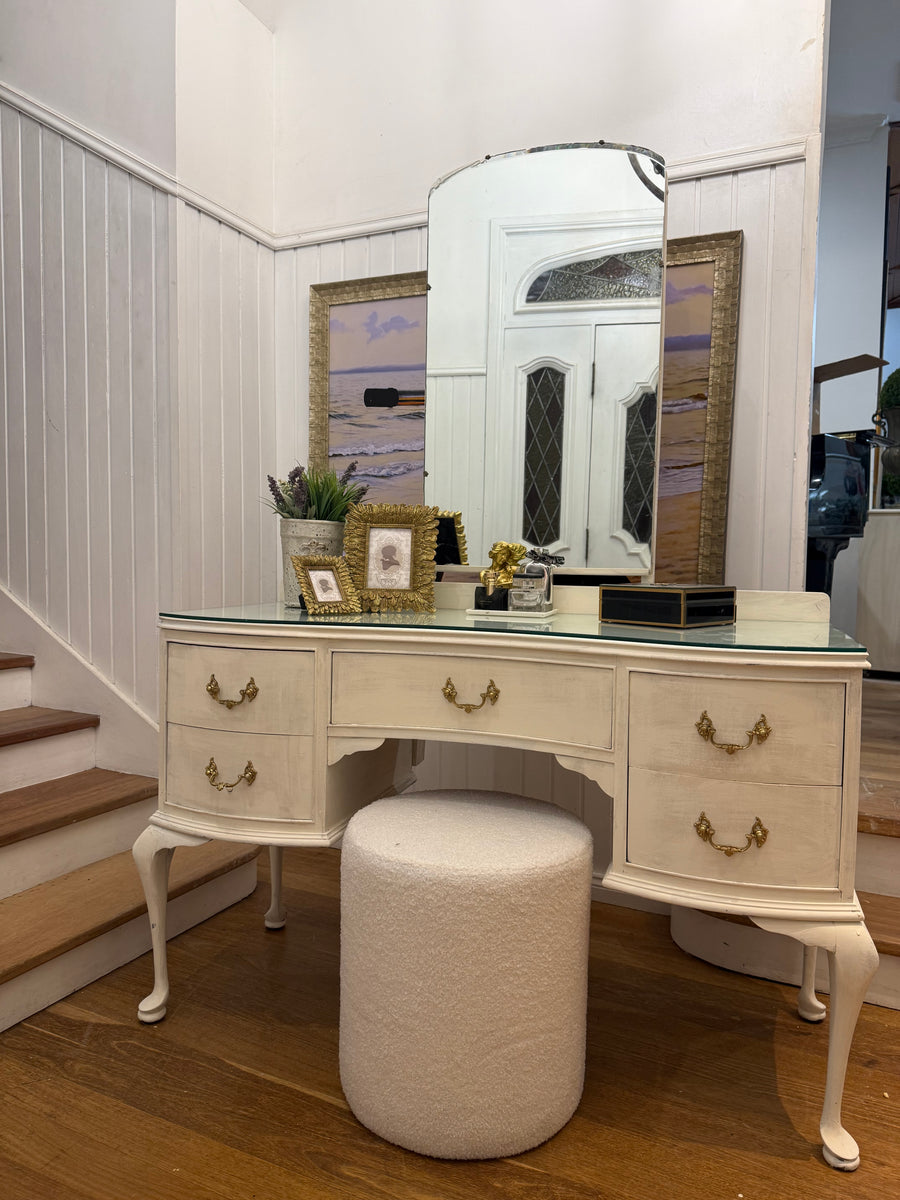 Vintage Queen Anne French Provincial Style Dressing Table and Stool
