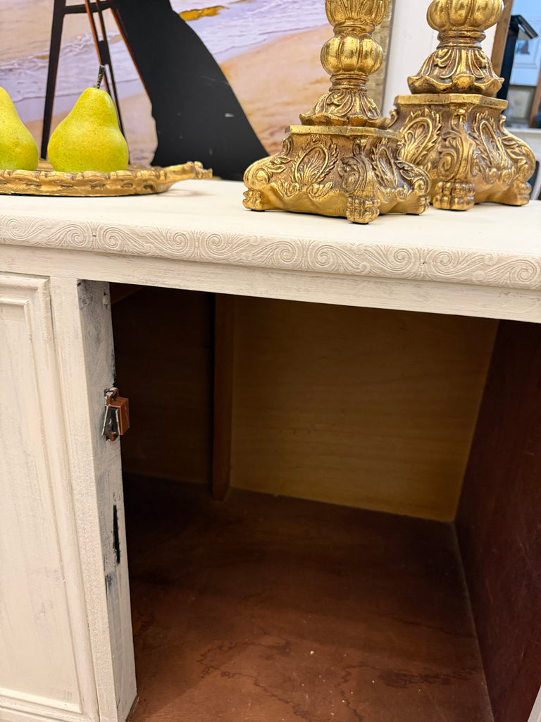 Vintage French Provincial Style Sideboard/ Buffet