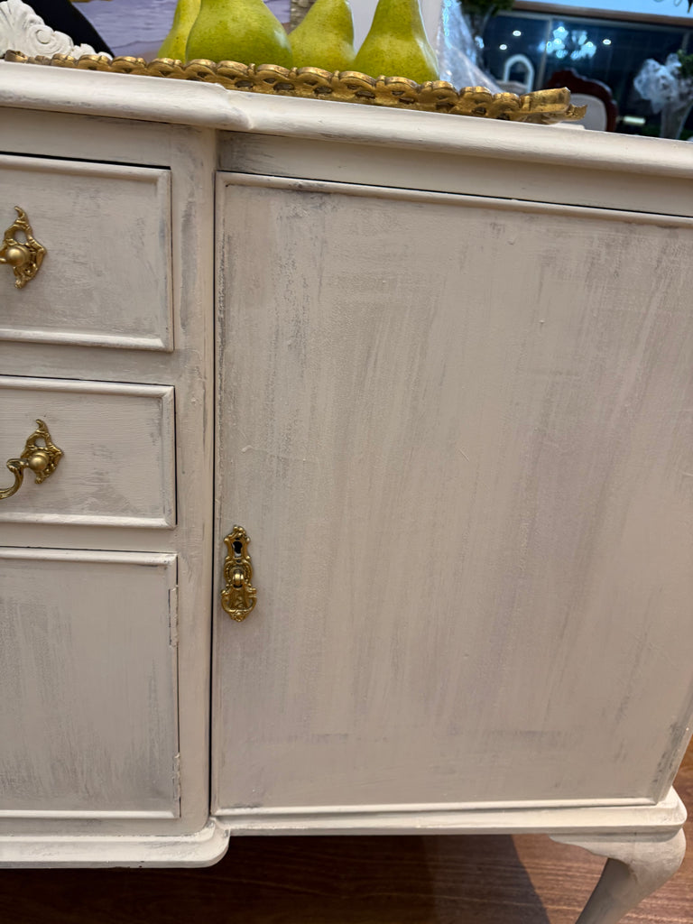 Vintage Queen Anne French Provincial Style Sideboard/ Buffet