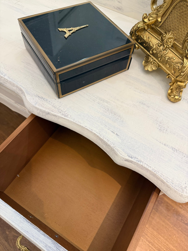 Vintage Queen Anne French Provincial Style Dressing Table.