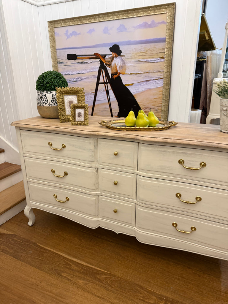French Provincial Style Dresser/Drawers