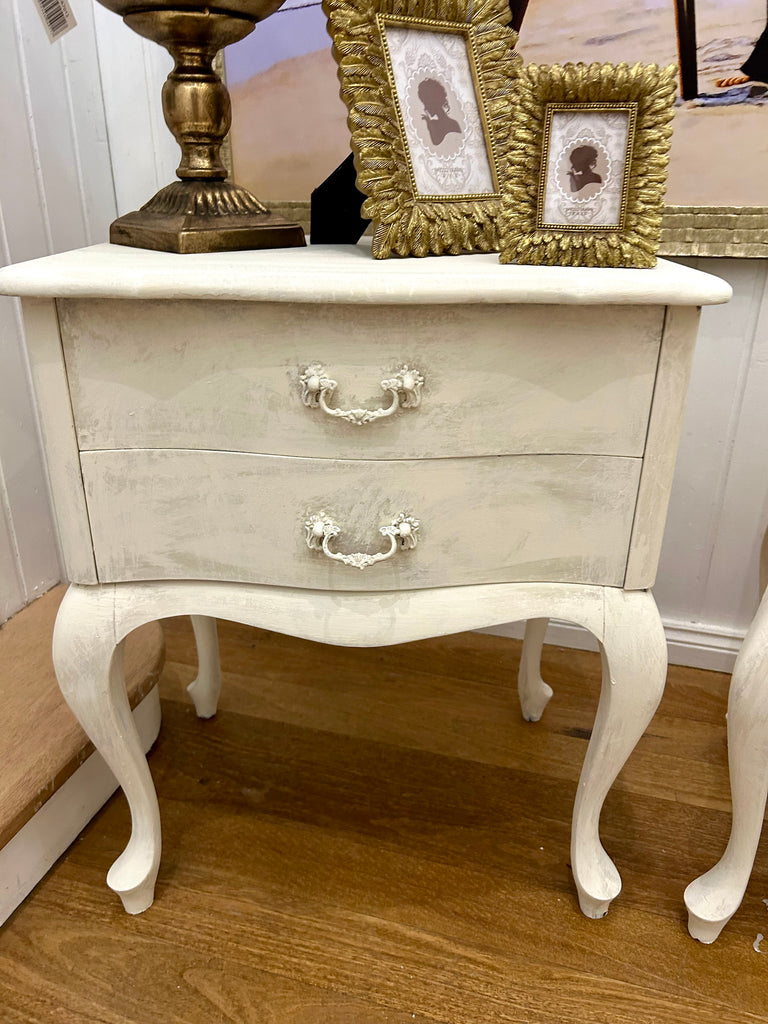 2 x Vintage Queen Anne Bedside Tables