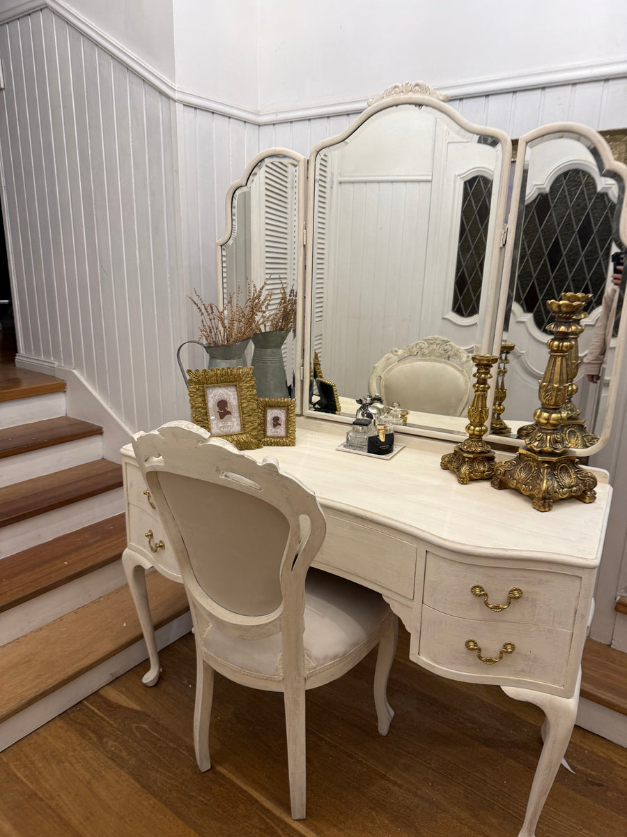 Vintage Queen Anne French Provincial Style Dressing Table and Chair