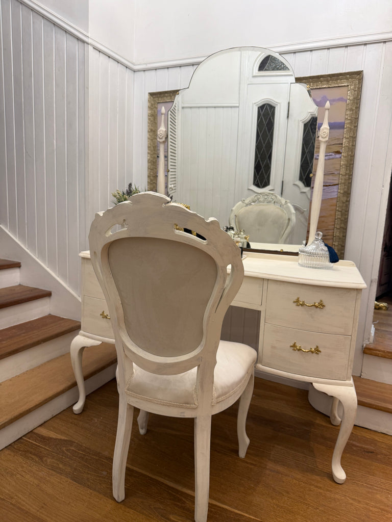 Vintage Queen Anne French Provincial Style Dressing Table and Chair
