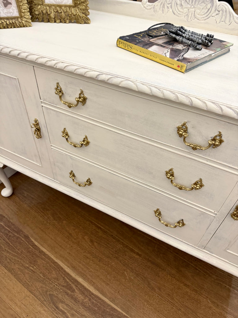 Vintage Queen Anne French Provincial Style Sideboard/ Buffet