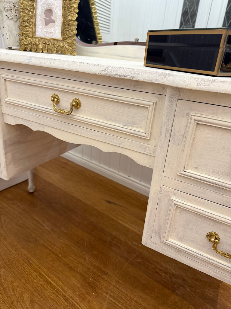 Vintage Queen Anne French Provincial Style Dressing Table.