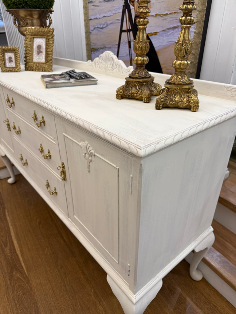 Vintage Queen Anne French Provincial Style Sideboard/ Buffet