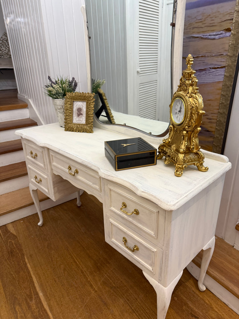 Vintage Queen Anne French Provincial Style Dressing Table.