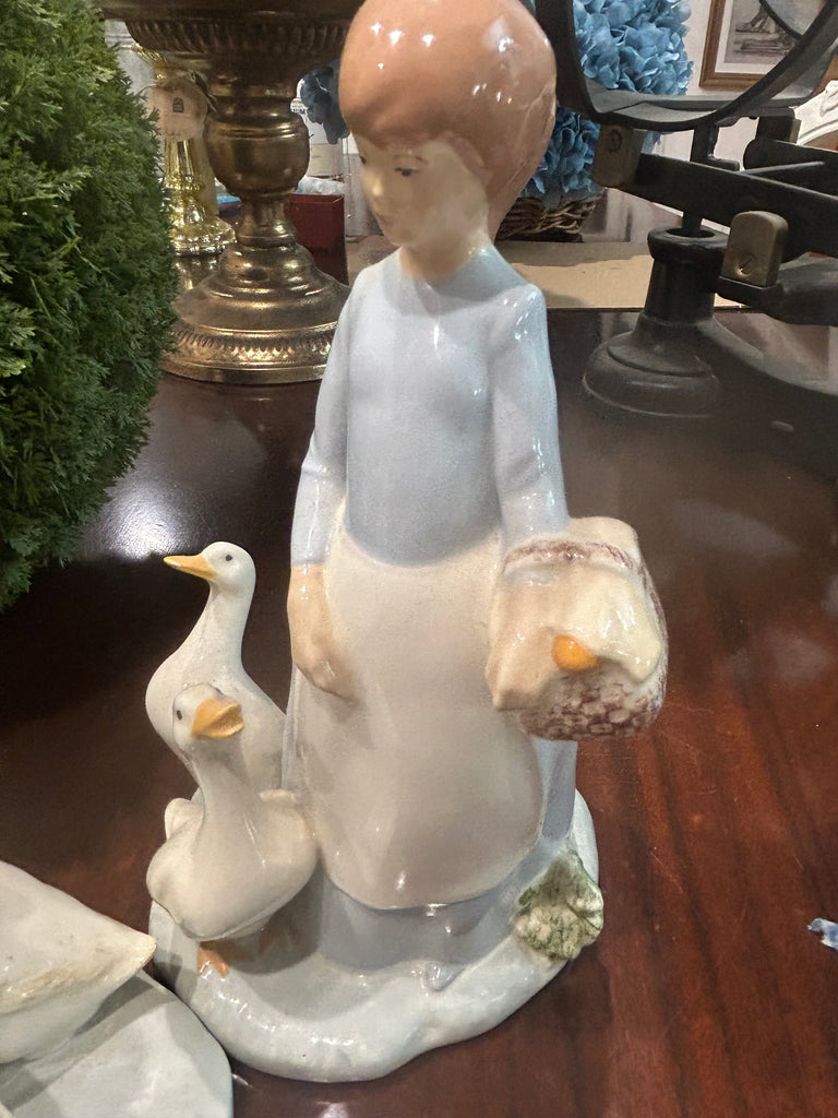 Vintage ceramic ducks and Maiden set