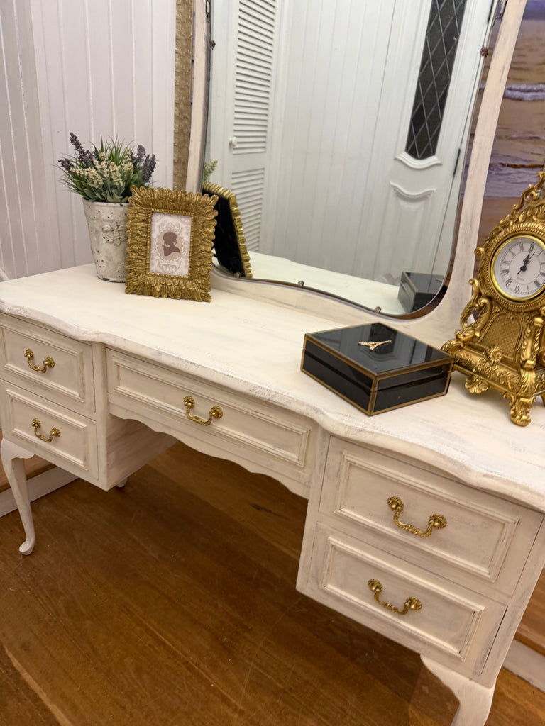 Vintage Queen Anne French Provincial Style Dressing Table.