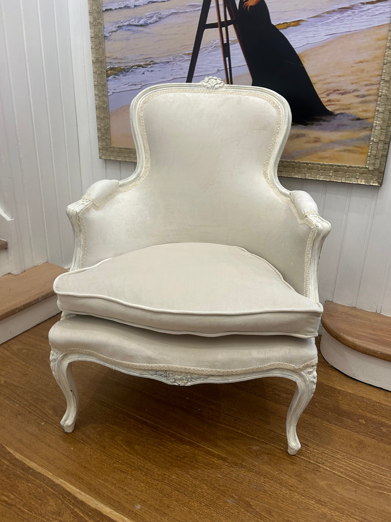 Vintage French Provincial Style Armchair – La Petite Maison Francaise