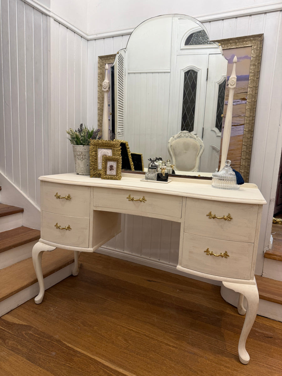Vintage Queen Anne French Provincial Style Dressing Table and Chair