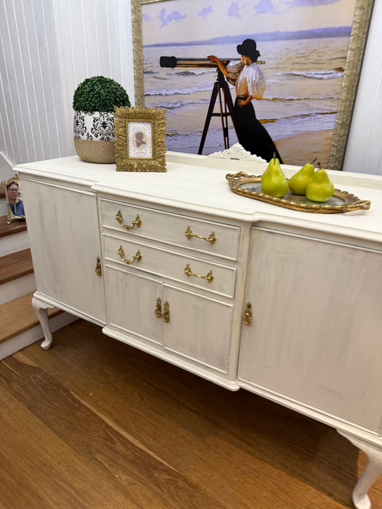 Vintage Queen Anne French Provincial Style Sideboard/ Buffet