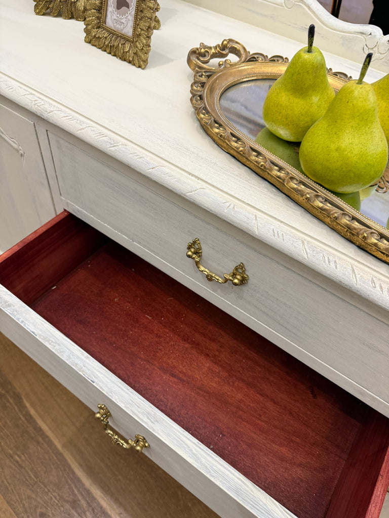 Vintage Queen Anne French Provincial Style Sideboard/Buffet