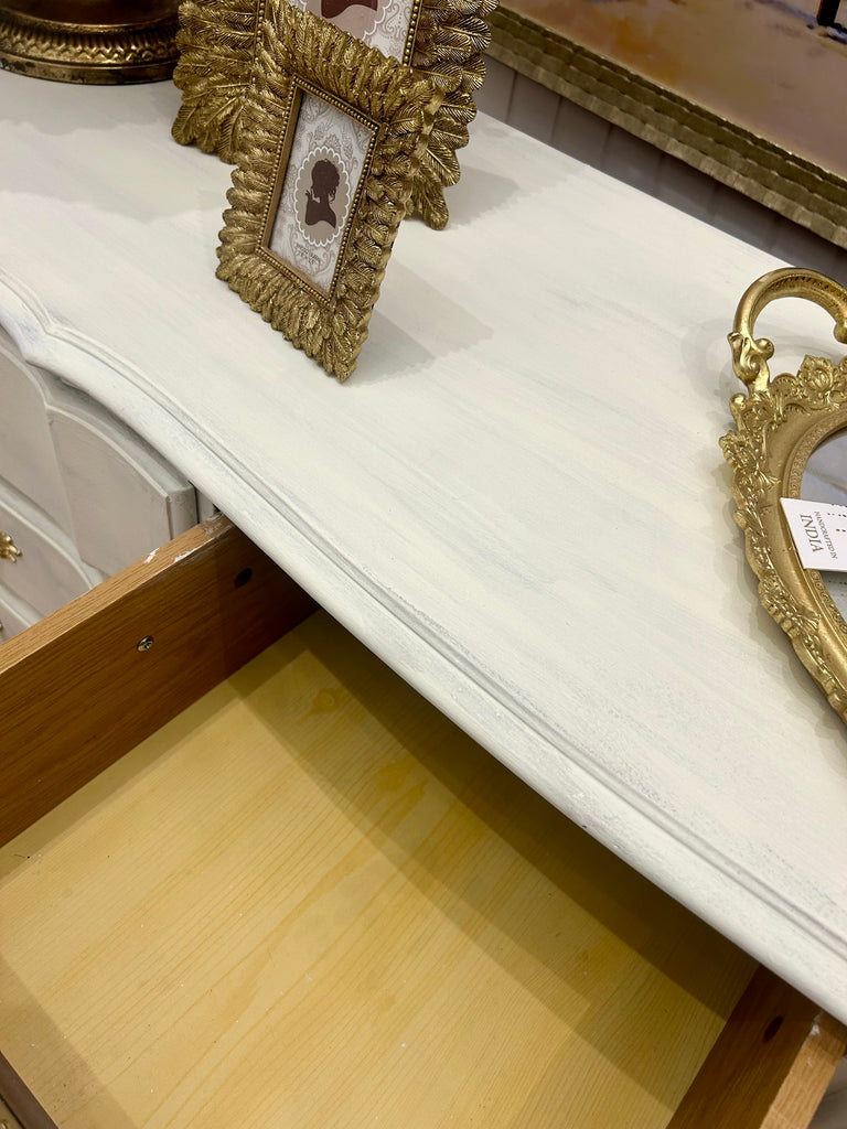 Vintage Berryman French Provincial Style Dresser/Drawers